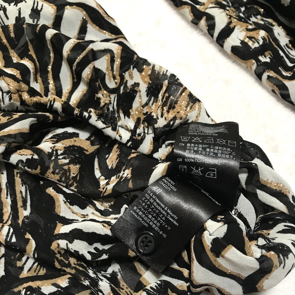 H&M Button Down Semi Sheer Top - Picture 3 of 4